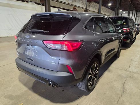 Used 2022 Ford Escape SE w/ SE Sport Appearance Package AWD/4WD image 2