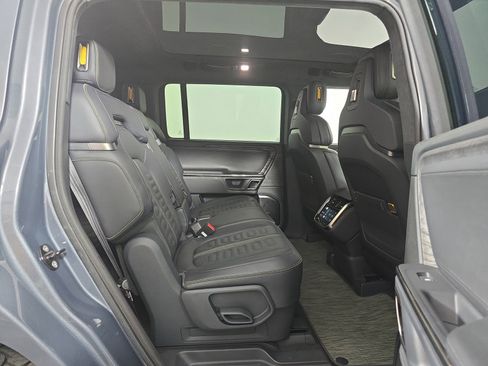 Used 2022 Rivian R1S Launch Edition AWD/4WD image 23