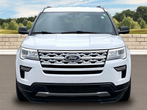 Used 2018 Ford Explorer XLT FWD image 3