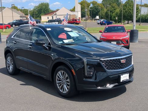 Certified 2024 Cadillac XT4 Premium Luxury FWD image 2