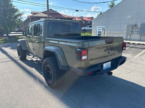 Used 2025 Jeep Gladiator Sport AWD/4WD image 4