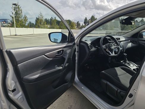 Used 2020 Nissan Rogue Sport S image 21