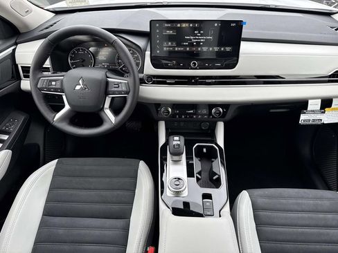 New 2026 Mitsubishi Outlander SE image 16