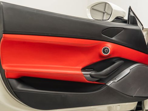 Used 2020 Ferrari Portofino image 37