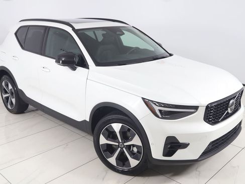 Used 2026 Volvo XC40 B5 Plus AWD/4WD image 18