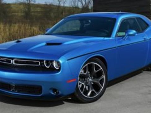 Used 2018 Dodge Challenger SXT w/ Super Sport Group (SS/T) RWD image 1