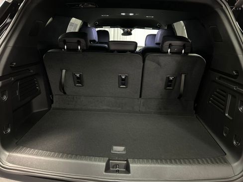 Used 2025 Chevrolet Traverse LT w/ Driver Confidence Package image 25