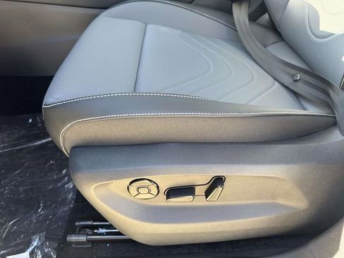 New 2026 Volkswagen Tiguan SE image 12