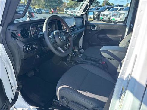 Used 2024 Jeep Wrangler Rubicon w/ Convenience Group image 18