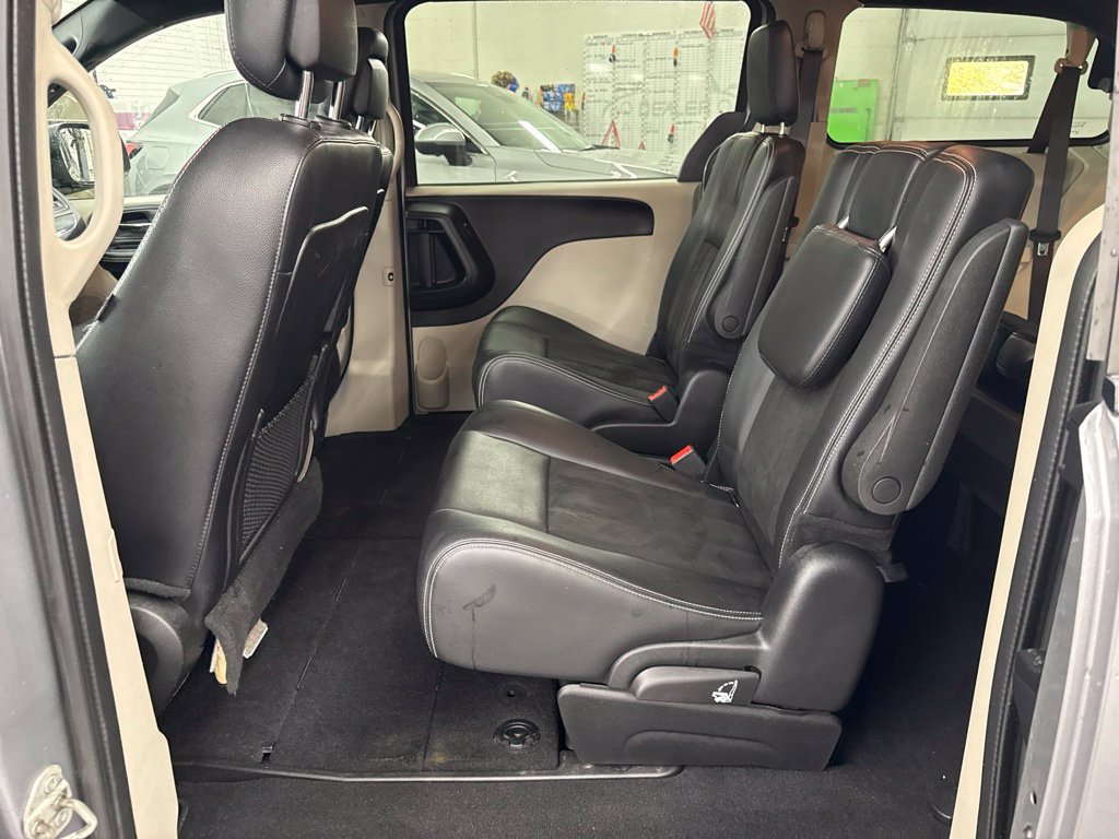 Used 2019 Dodge Grand Caravan SXT FWD image 12