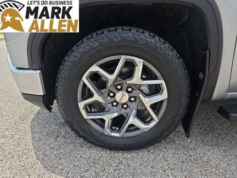 Used 2024 GMC Sierra 1500 SLT w/ SLT Premium Plus Package AWD/4WD image 34