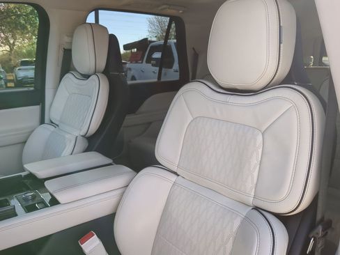 Used 2023 Lincoln Navigator L Black Label image 10