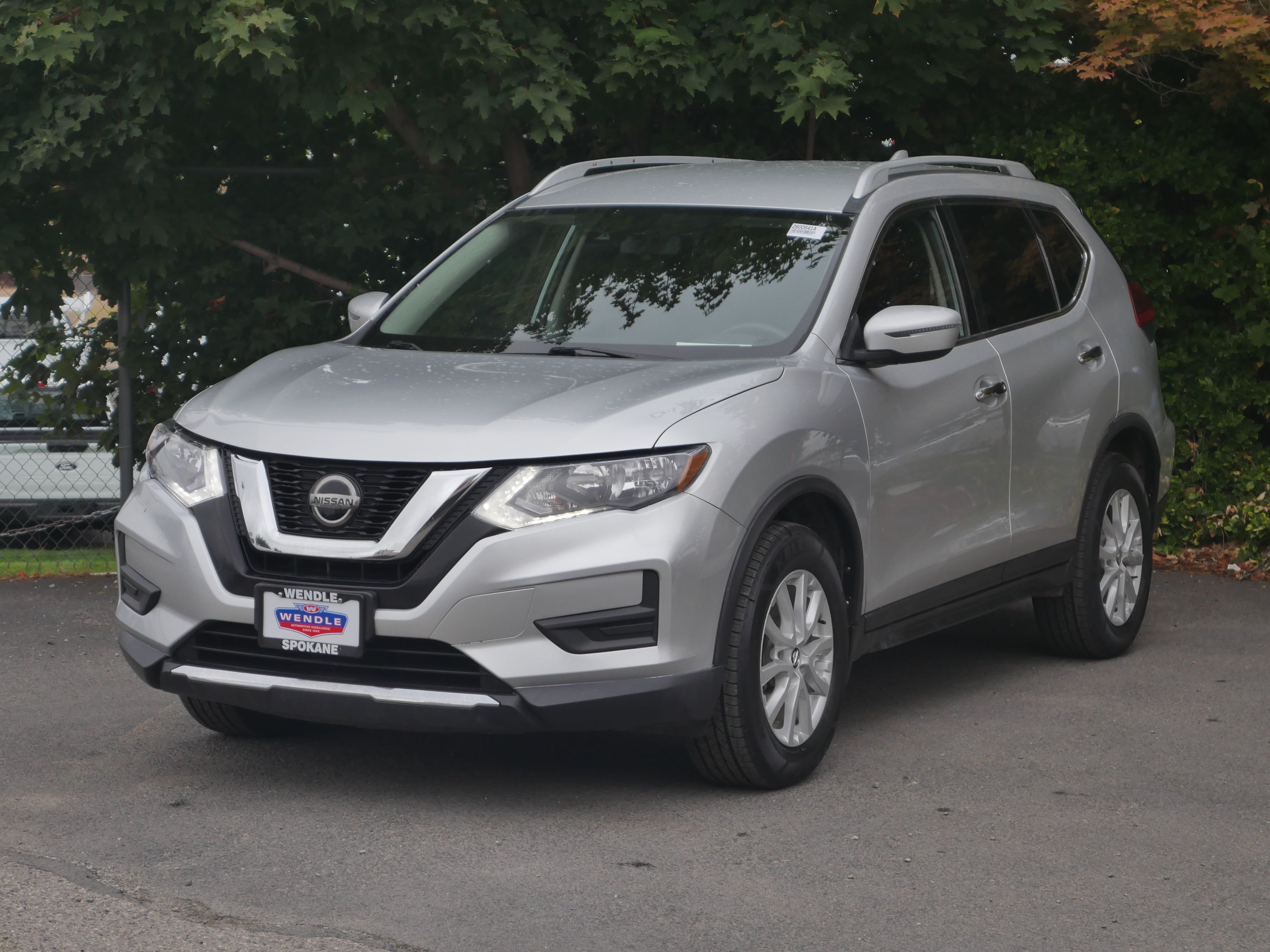 Used 2020 Nissan Rogue SV AWD/4WD image 2