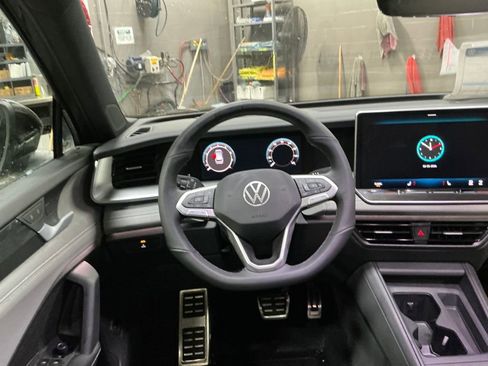 New 2026 Volkswagen Tiguan SE R-Line image 12