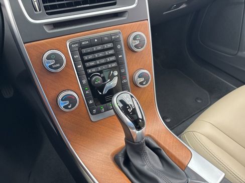 Used 2017 Volvo S60 T5 Inscription Platinum image 18