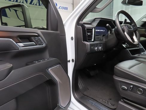 Used 2024 GMC Sierra 3500 Denali image 45