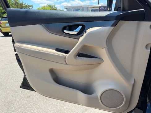 Used 2015 Nissan Rogue SV FWD image 14