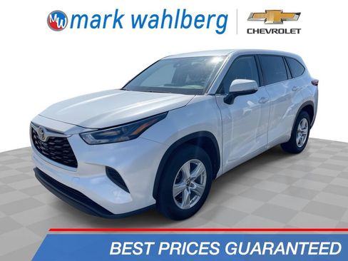 Used 2023 Toyota Highlander L image 1