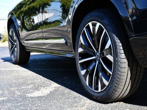 New 2026 Volvo XC90 B6 Plus w/ Protection Package Premier AWD/4WD image 9