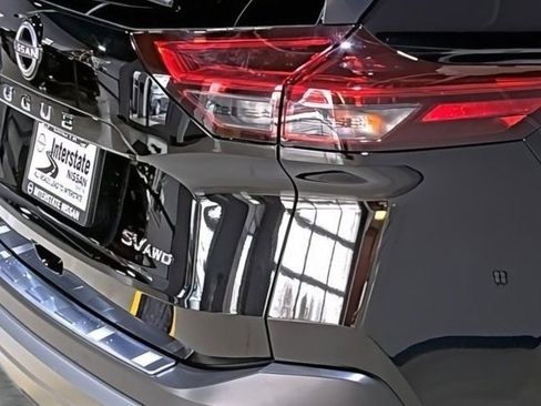 Used 2023 Nissan Rogue SV image 13