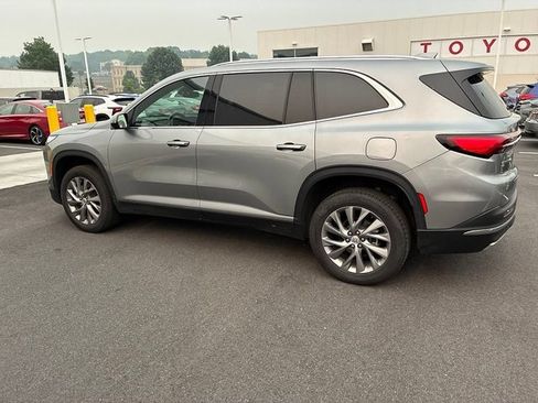 Used 2025 Buick Enclave Preferred AWD/4WD image 14