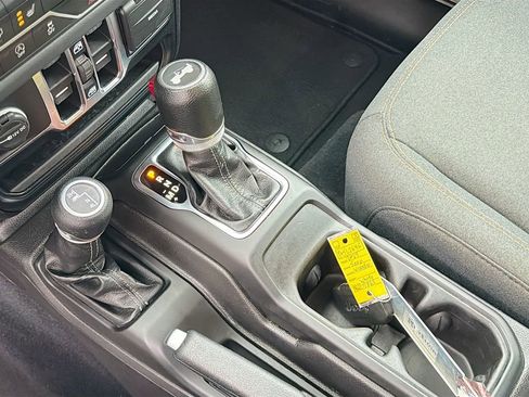 Used 2024 Jeep Wrangler Sahara image 28