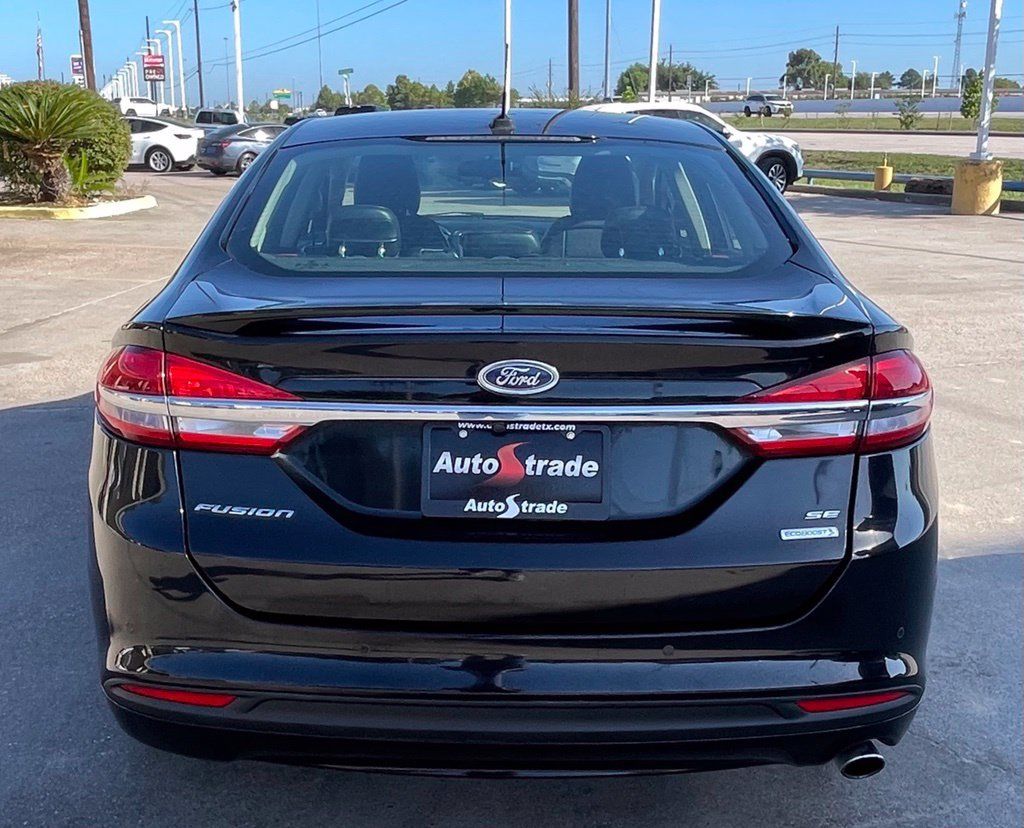Used 2017 Ford Fusion SE w/ Equipment Group 201A FWD image 8