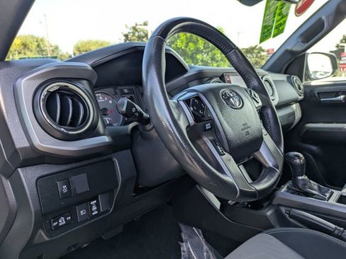 Certified 2022 Toyota Tacoma TRD Off-Road image 17