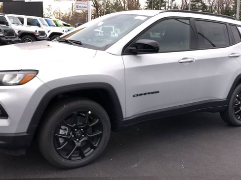 New 2026 Jeep Compass Latitude image 4