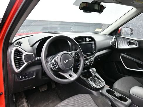 Used 2024 Kia Soul LX w/ Option Group 015 image 16