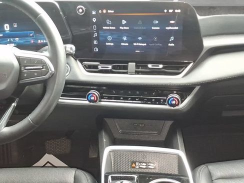 Used 2026 Chevrolet Equinox LT w/ Convenience Package II FWD image 4