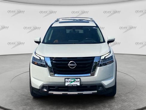 Used 2022 Nissan Pathfinder Platinum w/ Cargo Package AWD/4WD image 2