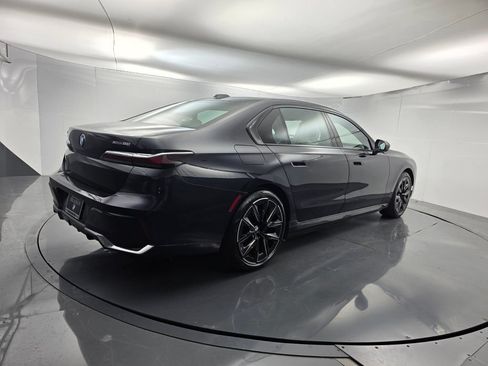 Used 2023 BMW i7 xDrive60 w/ Parking Assistance Package AWD/4WD image 4