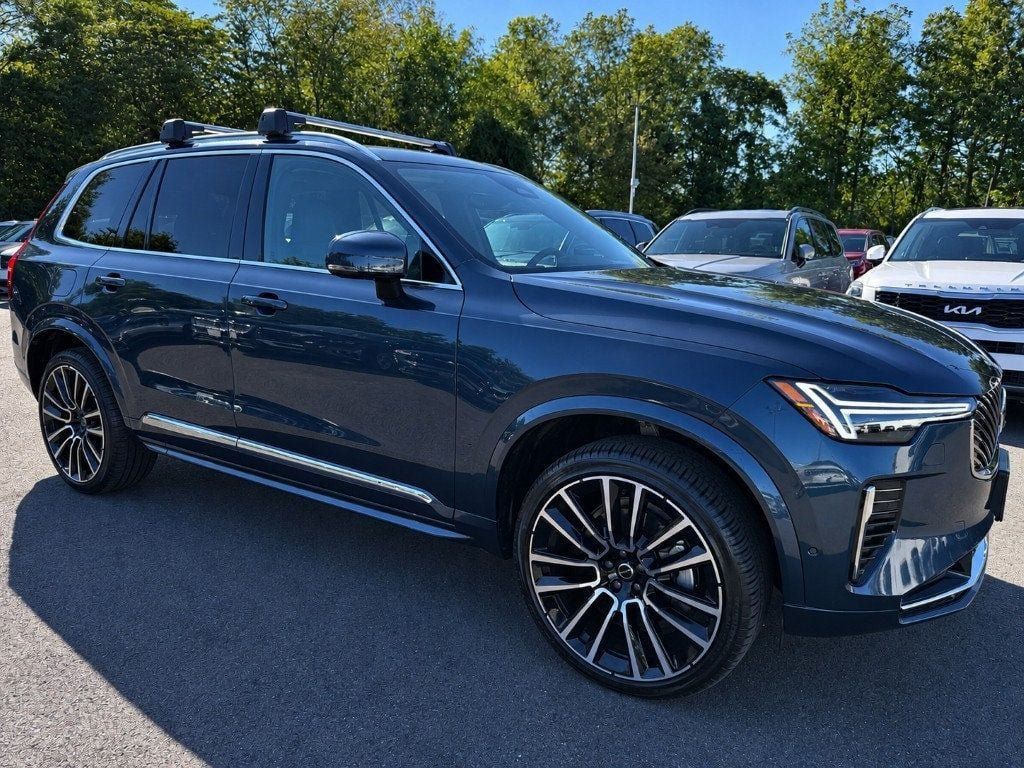 Used 2025 Volvo XC90 B6 Plus AWD/4WD image 3