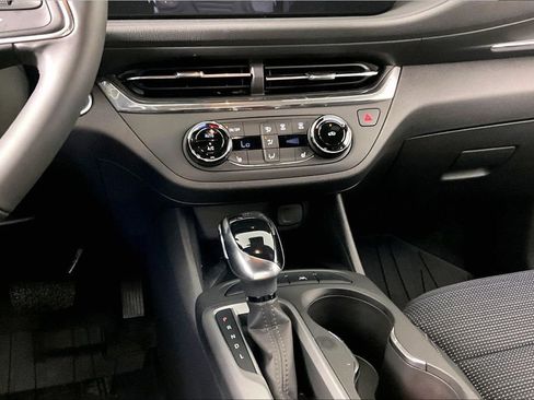 Certified 2026 Buick Envista Sport Touring w/ Convenience I Package FWD image 8