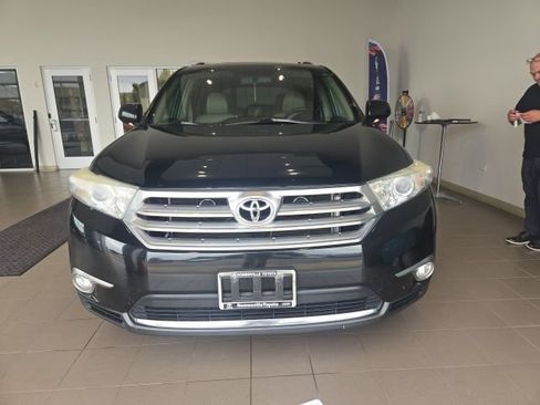 Used 2013 Toyota Highlander Limited AWD/4WD image 2