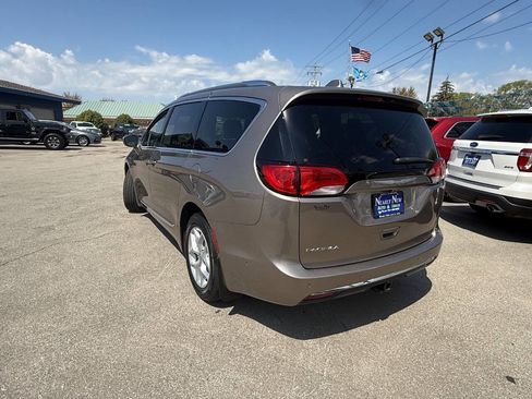 Used 2017 Chrysler Pacifica Touring-L Plus w/ Advanced Safetytec Group FWD image 8