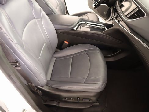 Used 2024 Buick Enclave Premium image 15