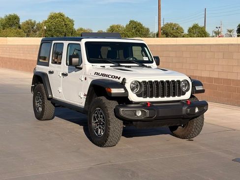 Used 2025 Jeep Wrangler Unlimited Rubicon w/ Convenience Group AWD/4WD image 5