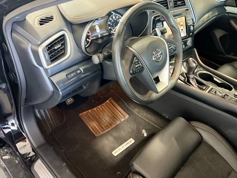 Used 2022 Nissan Maxima SR w/ Sport Mat Group FWD image 9