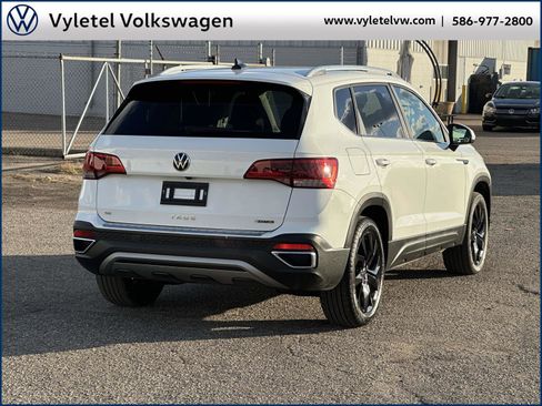 Certified 2023 Volkswagen Taos SE w/ Black Wheel Package image 3