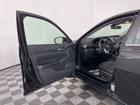 Used 2024 Nissan Altima 2.5 SV image 17