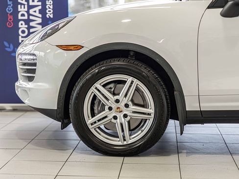 Used 2014 Porsche Cayenne Platinum Edition image 10