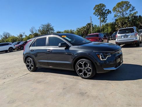 Certified 2023 Kia Niro SX Touring image 2