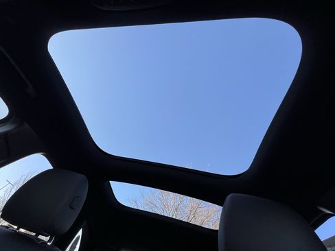 Certified 2025 Mercedes-Benz GLA 250 image 28