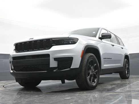 Used 2024 Jeep Grand Cherokee L Laredo AWD/4WD image 36