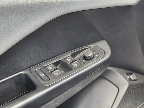 Used 2022 Volkswagen Taos SE w/ Panoramic Sunroof Package AWD/4WD image 21