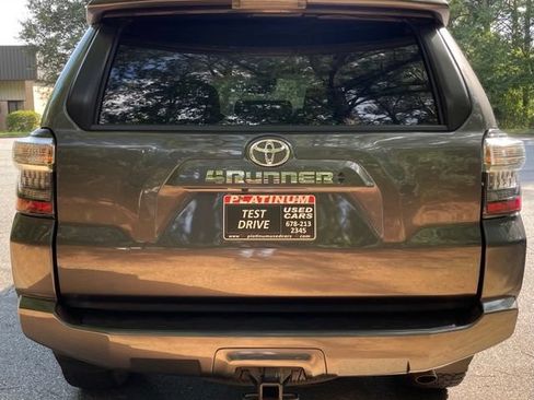 Used 2022 Toyota 4Runner SR5 AWD/4WD image 7