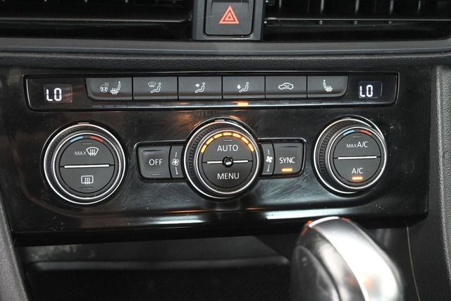 Used 2019 Volkswagen Jetta SE w/ Cold Weather Package FWD image 22