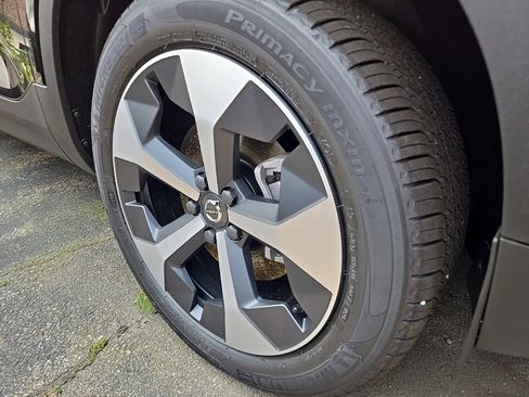 New 2026 Volvo XC40 B5 Core w/ Climate Package image 2